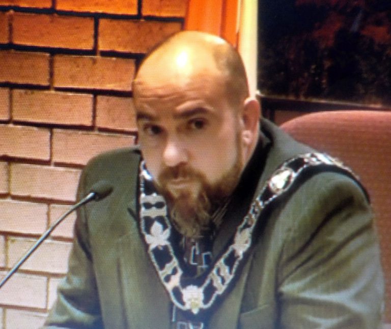 Elliot Lake mayor apologizes to employee publicly